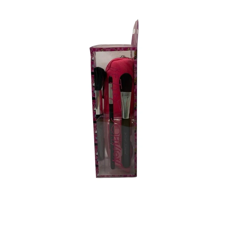 New Betsey Johnson Makeup Brush Kit & Hot Pink Travel‎ Case